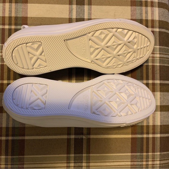 Converse  Chuck Taylor All Star Sneakers  New in Box  (Women’s Size 6) - Picture 3 of 10